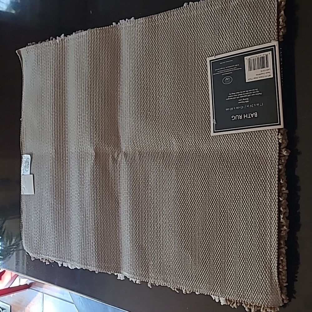 Laura Ashley Bath Rug - Picture 4 of 6